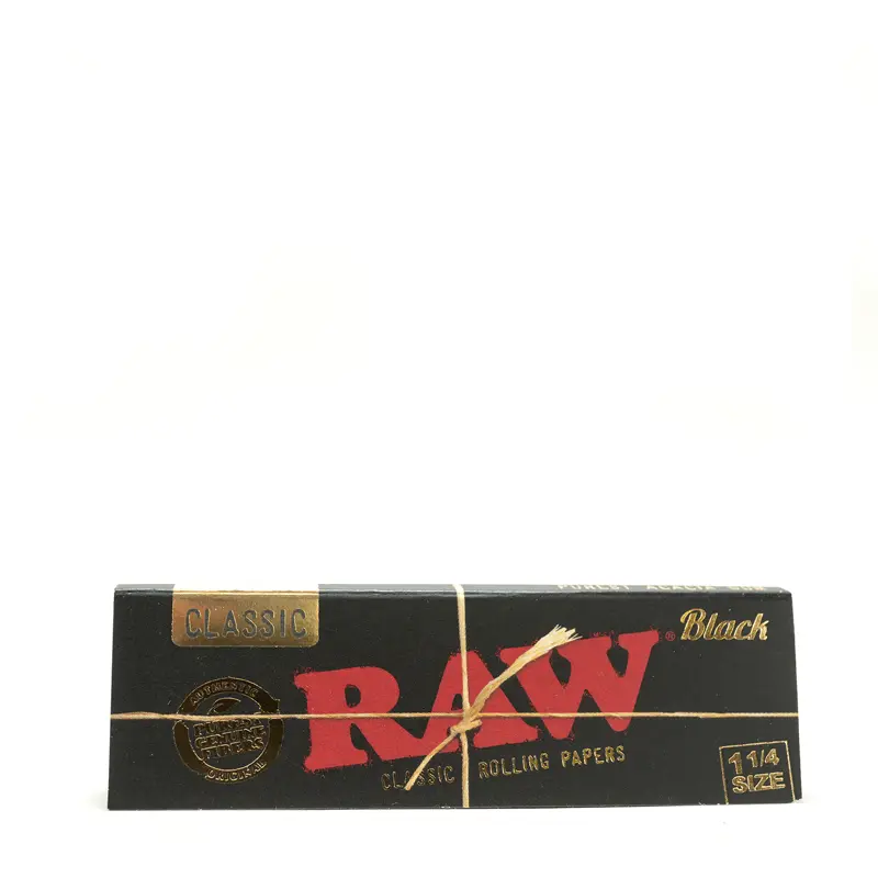 RAW Black Classic Rolling Papers 1 1/4